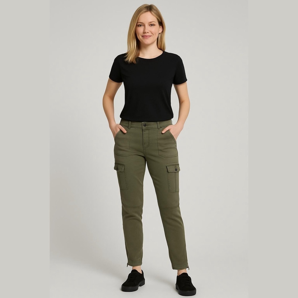 Hollister Olive Green Cargo Pants Size 5
Zip at ankle Functional Pockets  NEW